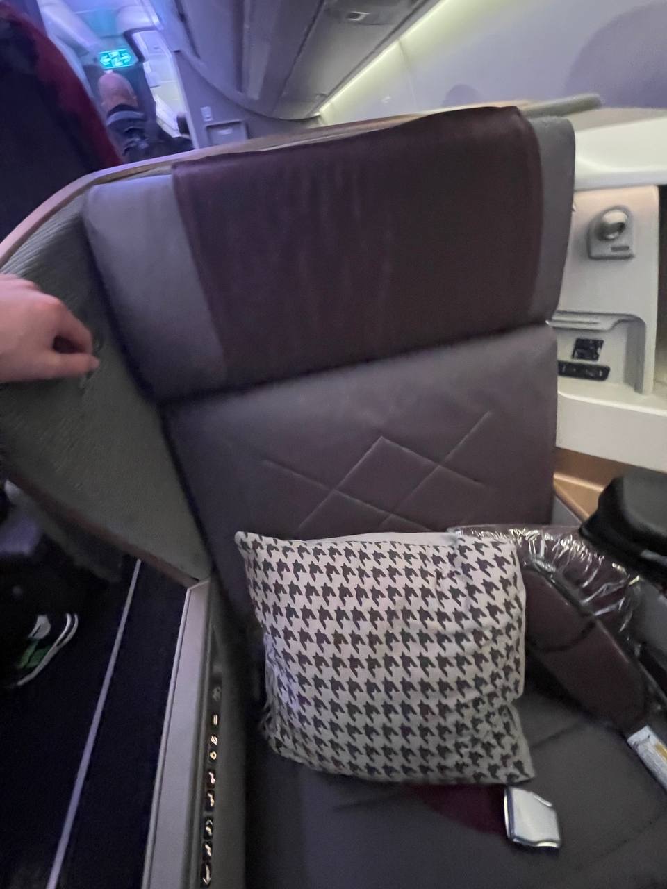 Close-up of Singapore Airlines A350 business class seat