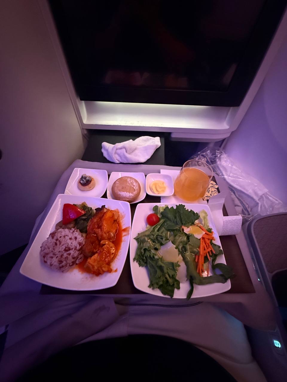 Single tray meal service on Hawaiian/Alaska 787