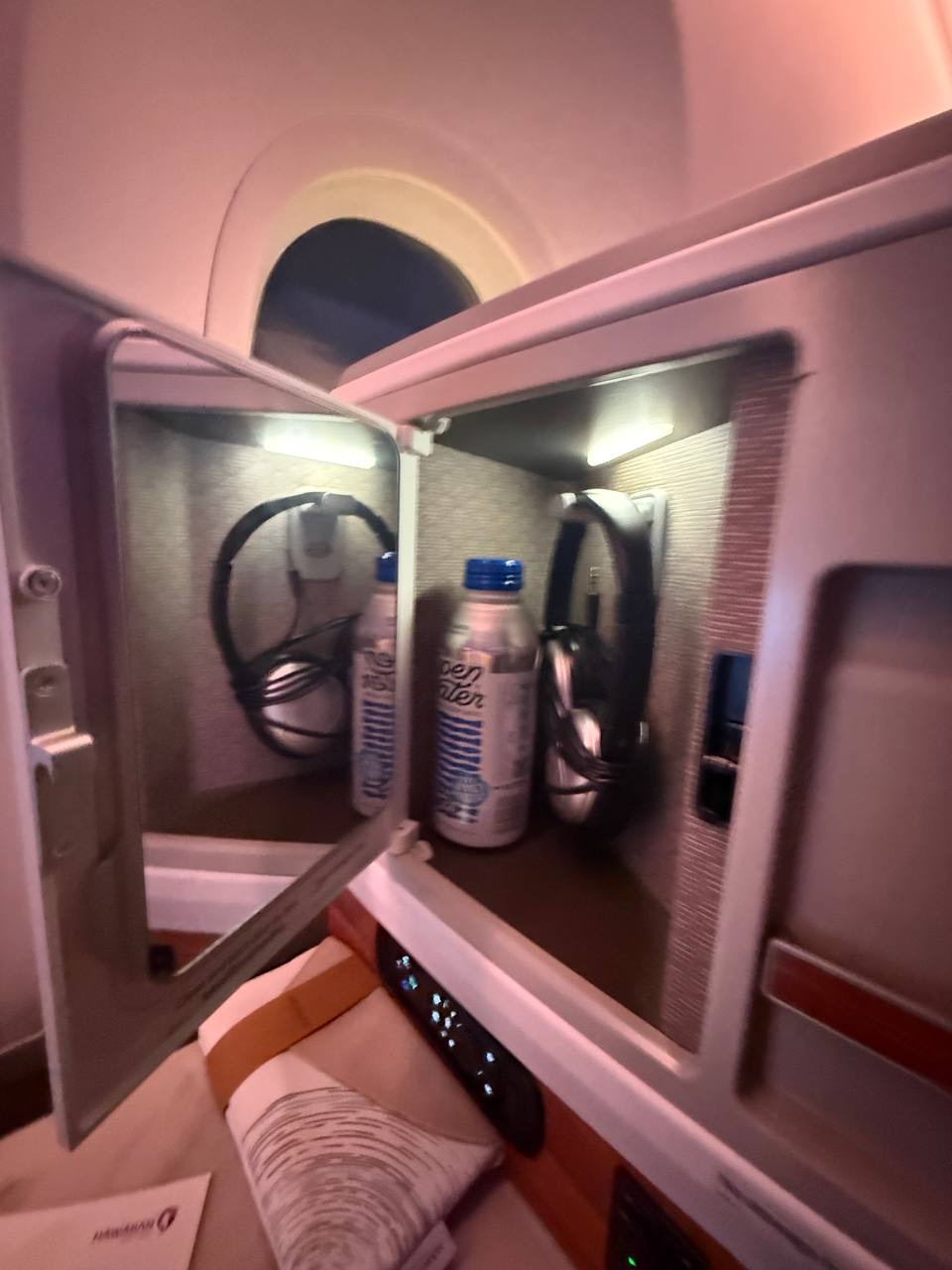Lack of storage in Hawaiian 787 Leihoku Suite