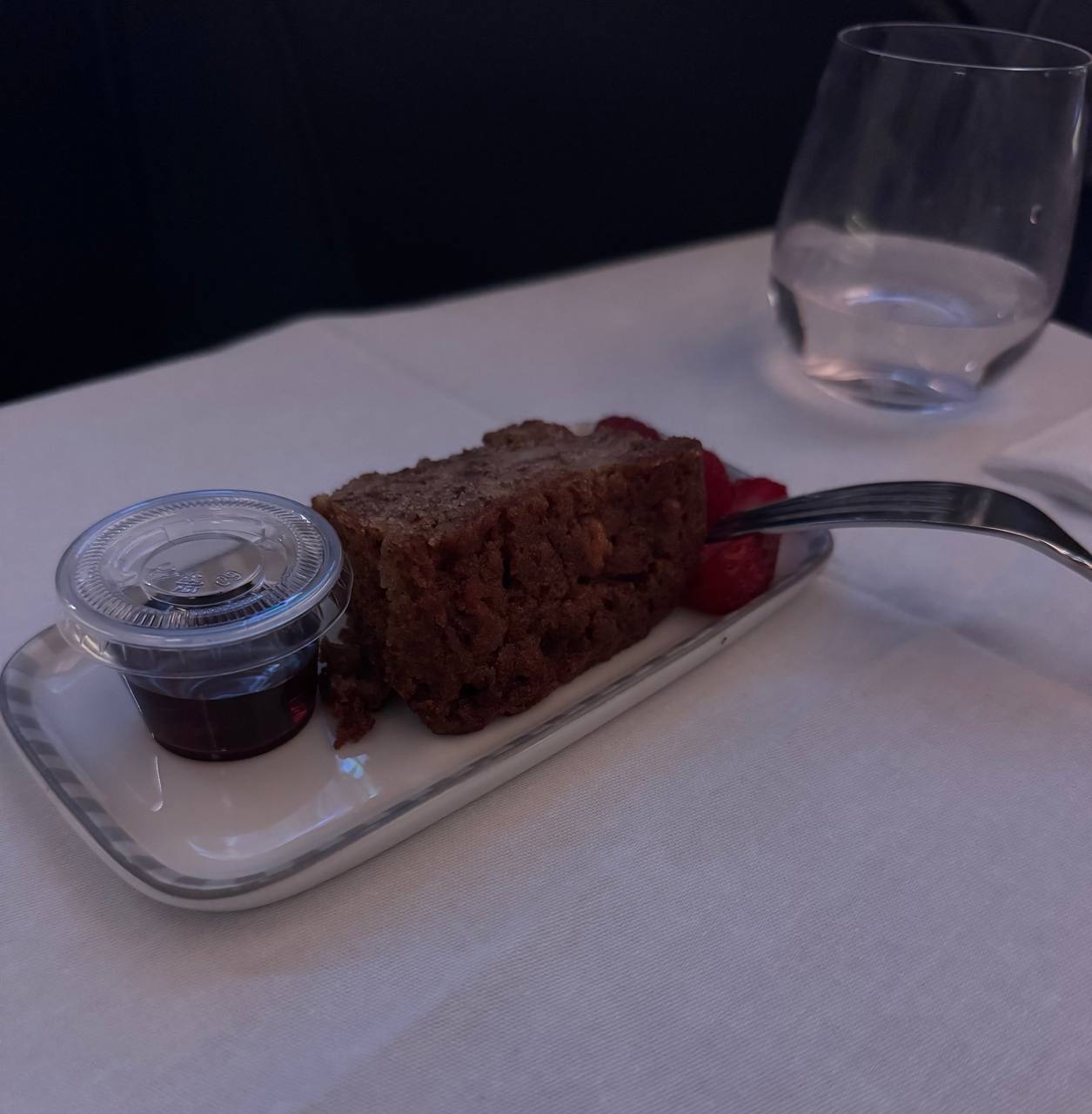 Dessert: cake-like slice with berries in Singapore Airlines A350 business class